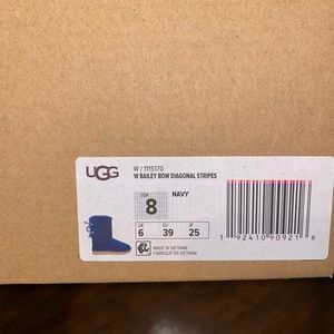 Women’s Ugg Bailey Bow in a size 8. Navy blue with pinstripe bows on the back.